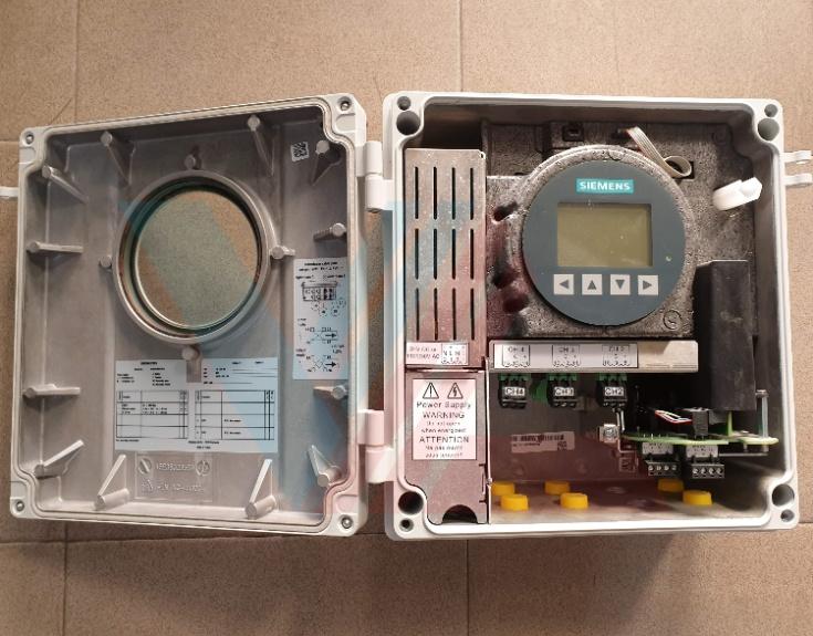 Bộ điều khiển siêu âm Siemens SITRANS LUT430 lắp tại hiện trường nhà máy.Siemens LUT430 controller 