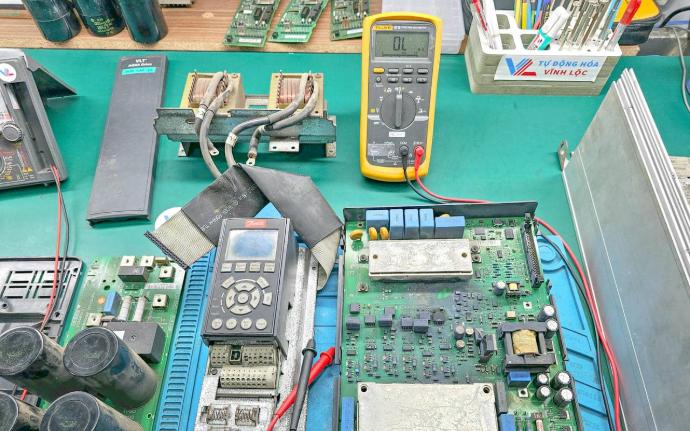 Oxy hóa mạch gây nổ linh kiện biến tần Danfoss FC202